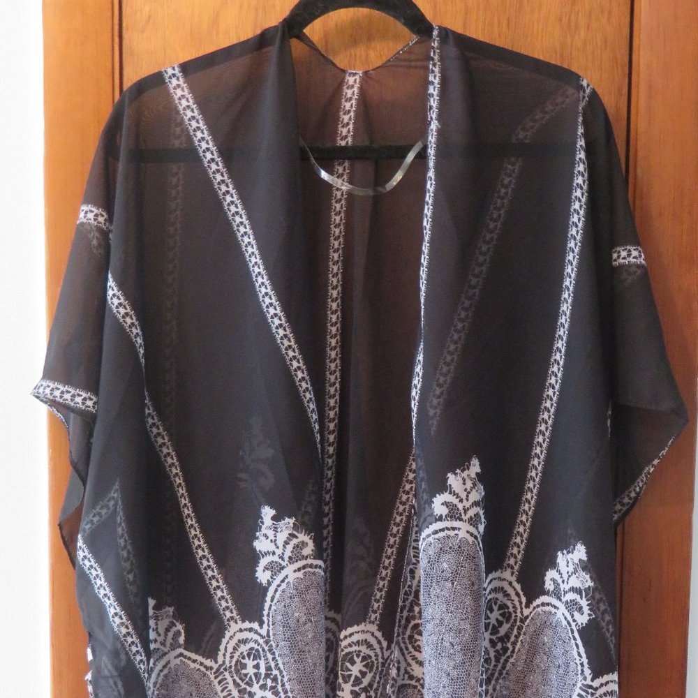 Kimono - Black & White Fringed
